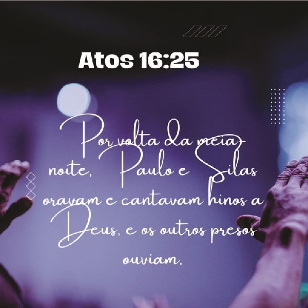 Atos 16:25